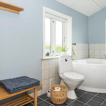 4 Person In هادرسليف